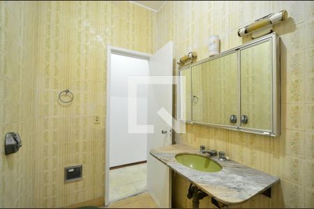 Casa à venda com 276m², 4 quartos e 7 vagasBanheiro Social