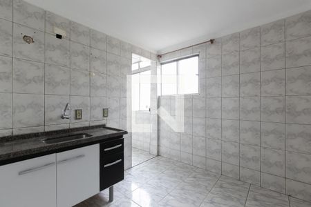 Cozinha de apartamento para alugar com 2 quartos, 56m² em Conjunto Residencial José Bonifácio, São Paulo