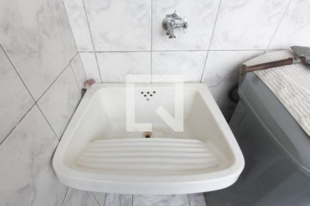 Tanque  de apartamento para alugar com 2 quartos, 56m² em Conjunto Residencial José Bonifácio, São Paulo