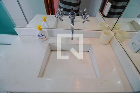 Apartamento para alugar com 70m², 2 quartos e 1 vaga Apartamento para alugar com 70m², 2 quartos e 1 vagaBanheiro da Suíte 1