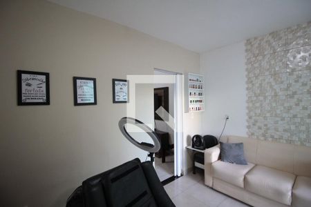 Sala de Estar de casa à venda com 2 quartos, 200m² em Piratininga, Belo Horizonte