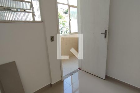 Apartamento à venda com 80m², 2 quartos e 1 vagaDependência de Serviço