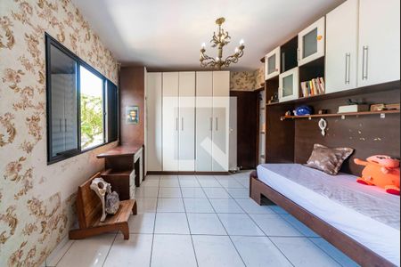 Casa à venda com 217m², 3 quartos e 5 vagasQuarto 2