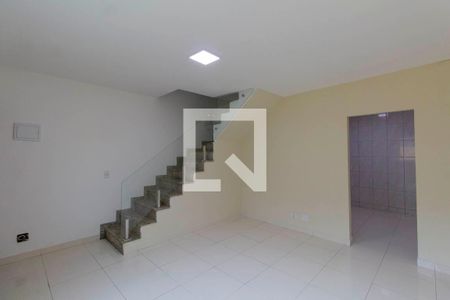 Sala de casa de condomínio para alugar com 3 quartos, 70m² em Vila Pierina, São Paulo