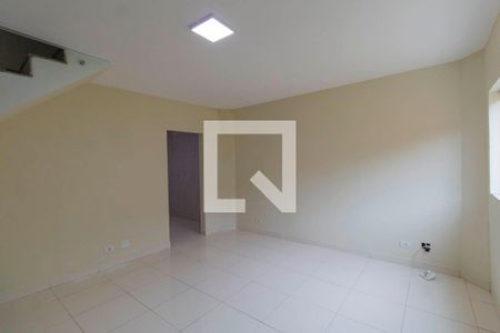 Sala de casa de condomínio para alugar com 3 quartos, 70m² em Vila Pierina, São Paulo