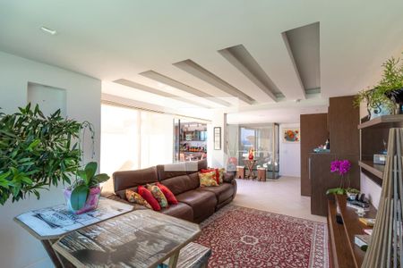 Apartamento à venda com 232m², 2 quartos e 4 vagas Apartamento à venda com 232m², 2 quartos e 4 vagasSala Cobertura