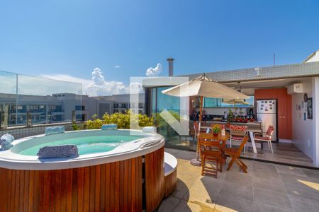 Apartamento à venda com 232m², 2 quartos e 4 vagas Apartamento à venda com 232m², 2 quartos e 4 vagasCobertura Gourmet