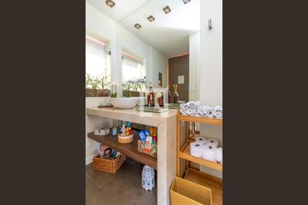 Apartamento à venda com 232m², 2 quartos e 4 vagas Apartamento à venda com 232m², 2 quartos e 4 vagasLavabo