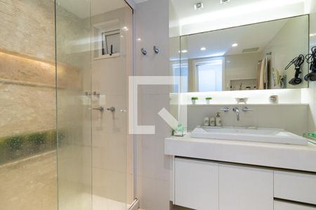 Apartamento à venda com 232m², 2 quartos e 4 vagas Apartamento à venda com 232m², 2 quartos e 4 vagasBanheiro Suite