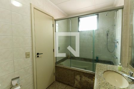 Apartamento para alugar com 150m², 3 quartos e 2 vagas Apartamento para alugar com 150m², 3 quartos e 2 vagasBanheiro da Suíte 1