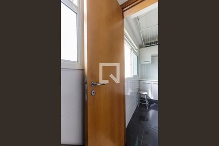 Apartamento para alugar com 133m², 3 quartos e 2 vagas Apartamento para alugar com 133m², 3 quartos e 2 vagasBanheiro de serviço