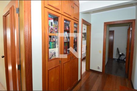 Apartamento à venda com 450m², 5 quartos e 3 vagasDetalhe corredor