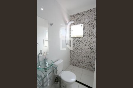 Banheiro de apartamento à venda com 1 quarto, 28m² em Vila Granada, São Paulo
