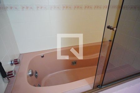 Casa à venda com 300m², 3 quartos e 4 vagasBanheiro da Suíte