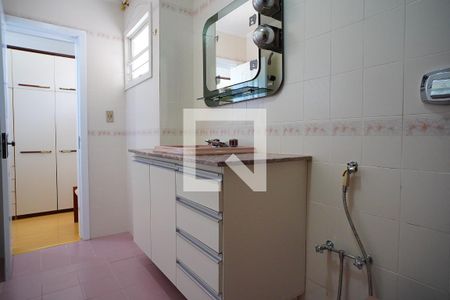 Casa à venda com 300m², 3 quartos e 4 vagasBanheiro da Suíte