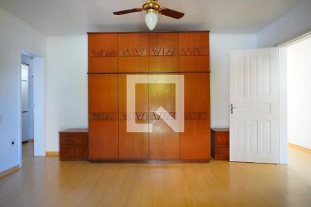 Casa à venda com 300m², 3 quartos e 4 vagasSuíte