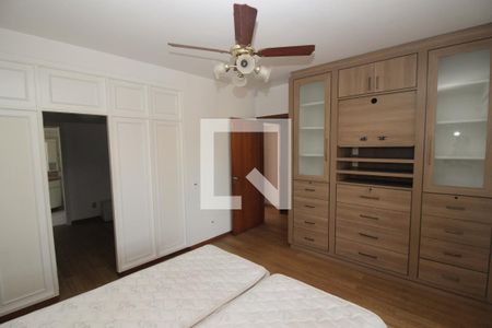Casa para alugar com 483m², 4 quartos e 6 vagas Casa para alugar com 483m², 4 quartos e 6 vagasQuarto Suíte
