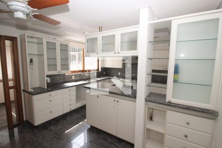 Casa para alugar com 483m², 4 quartos e 6 vagas Casa para alugar com 483m², 4 quartos e 6 vagasCozinha
