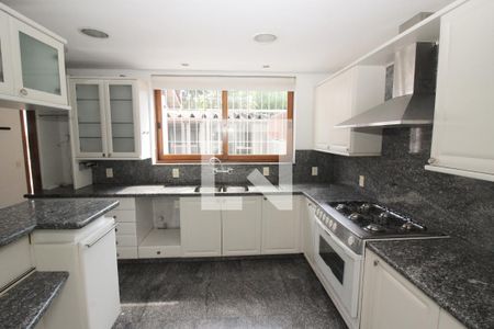 Casa para alugar com 483m², 4 quartos e 6 vagas Casa para alugar com 483m², 4 quartos e 6 vagasCozinha