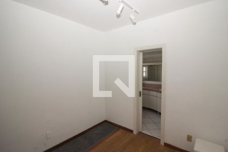 Casa para alugar com 483m², 4 quartos e 6 vagas Casa para alugar com 483m², 4 quartos e 6 vagasCloset da suíte
