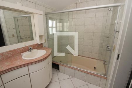 Casa para alugar com 483m², 4 quartos e 6 vagas Casa para alugar com 483m², 4 quartos e 6 vagasBanheiro da Suíte