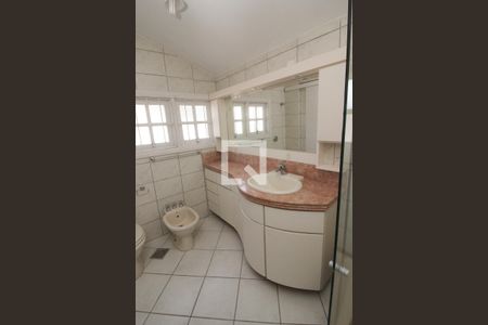 Casa para alugar com 483m², 4 quartos e 6 vagas Casa para alugar com 483m², 4 quartos e 6 vagasBanheiro da Suíte