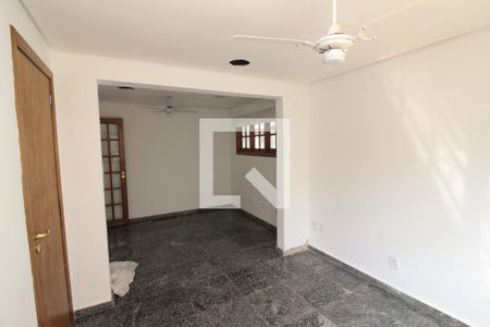 Casa para alugar com 483m², 4 quartos e 6 vagas Casa para alugar com 483m², 4 quartos e 6 vagasSala de Jantar