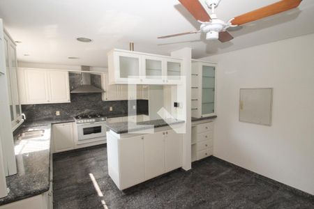 Casa para alugar com 483m², 4 quartos e 6 vagas Casa para alugar com 483m², 4 quartos e 6 vagasCozinha