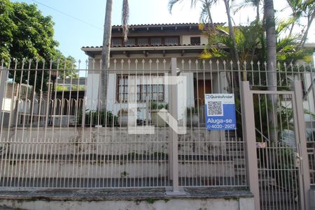Casa para alugar com 483m², 4 quartos e 6 vagas Casa para alugar com 483m², 4 quartos e 6 vagasFachada