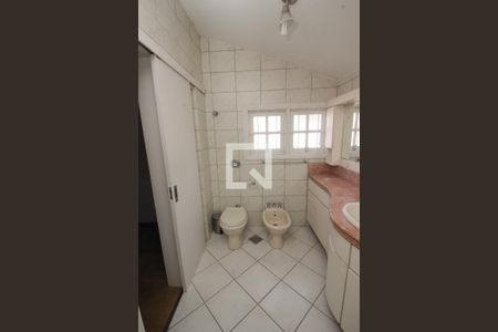 Casa para alugar com 483m², 4 quartos e 6 vagas Casa para alugar com 483m², 4 quartos e 6 vagasBanheiro da Suíte