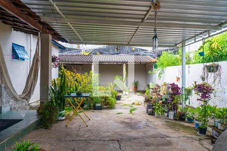 Casa à venda com 250m², 4 quartos e 2 vagasQuintal