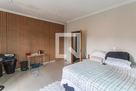 Casa à venda com 300m², 6 quartos e 12 vagasSuíte 1 no 2° Pavimento