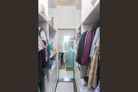 Casa à venda com 300m², 6 quartos e 12 vagasCloset da Suíte 1 no 2° Pavimento
