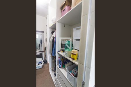 Casa à venda com 300m², 6 quartos e 12 vagasCloset da Suíte 1 no 2° Pavimento