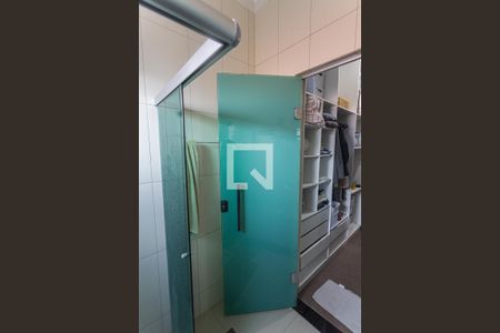 Casa à venda com 300m², 6 quartos e 12 vagasBanheiro da Suíte 1 no 2° Pavimento