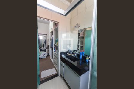 Casa à venda com 300m², 6 quartos e 12 vagasBanheiro da Suíte 1 no 2° Pavimento