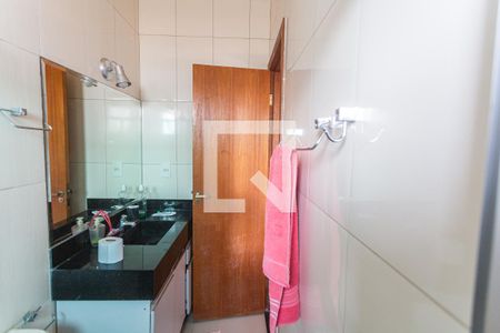 Casa à venda com 300m², 6 quartos e 12 vagasBanheiro da Suíte 2 no 2° Pavimento