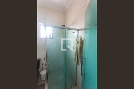 Casa à venda com 300m², 6 quartos e 12 vagasBanheiro da Suíte 1 no 2° Pavimento