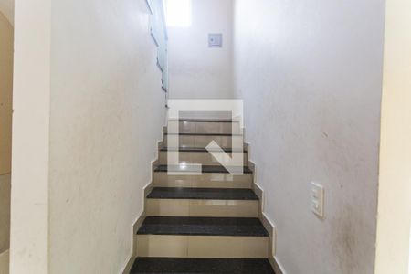 Casa à venda com 300m², 6 quartos e 12 vagasEscada de Acesso ao 2° Pavimento