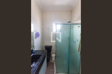 Casa à venda com 300m², 6 quartos e 12 vagasBanheiro da Suíte 1 no 2° Pavimento