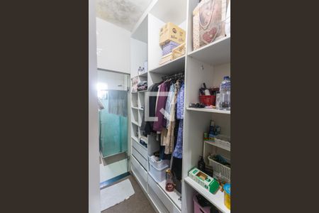 Casa à venda com 300m², 6 quartos e 12 vagasCloset da Suíte 1 no 2° Pavimento