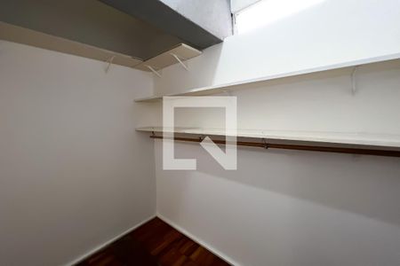 Apartamento à venda com 82m², 2 quartos e 1 vaga Apartamento à venda com 82m², 2 quartos e 1 vagaCloset