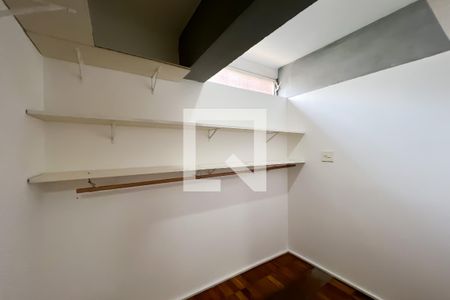 Apartamento à venda com 82m², 2 quartos e 1 vaga Apartamento à venda com 82m², 2 quartos e 1 vagaCloset