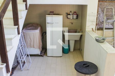 Casa à venda com 489m², 6 quartos e 4 vagas Casa à venda com 489m², 6 quartos e 4 vagasÁrea de Serviço