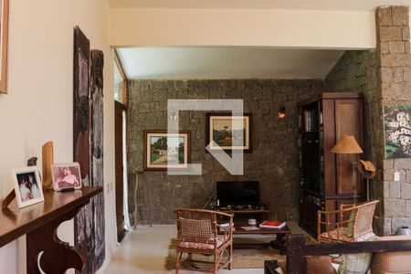 Casa à venda com 489m², 6 quartos e 4 vagas Casa à venda com 489m², 6 quartos e 4 vagasSala