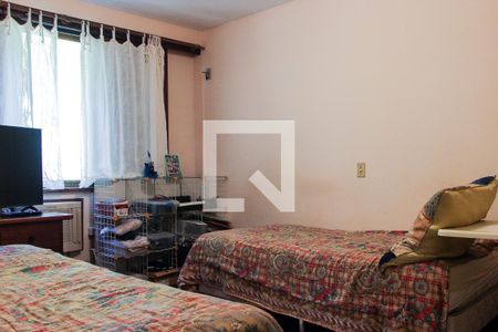 Casa à venda com 489m², 6 quartos e 4 vagas Casa à venda com 489m², 6 quartos e 4 vagasQuarto 2