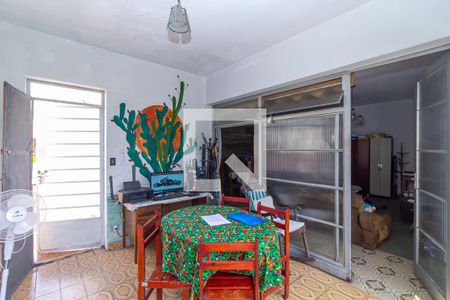 Casa à venda com 282m², 2 quartos e 5 vagas Casa à venda com 282m², 2 quartos e 5 vagasHall de entrada