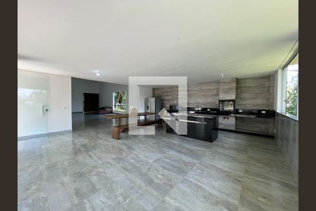 Sala / Cozinha de casa de condomínio para alugar com 4 quartos, 299m² em Retiro do chalé, Belo Horizonte