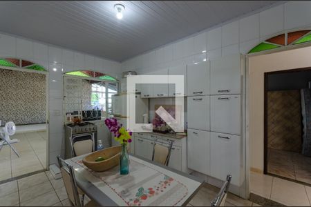 Casa à venda com 360m², 3 quartos e 1 vaga Casa à venda com 360m², 3 quartos e 1 vagaCozinha