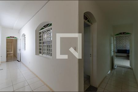 Casa à venda com 360m², 3 quartos e 1 vaga Casa à venda com 360m², 3 quartos e 1 vagaCorredor
